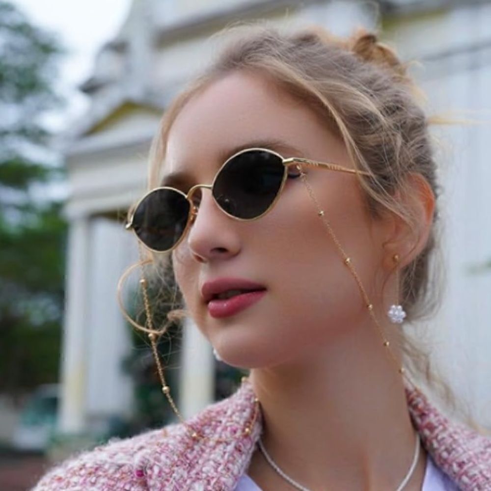Small Frame Retro Sunnies with Chain Black Lens